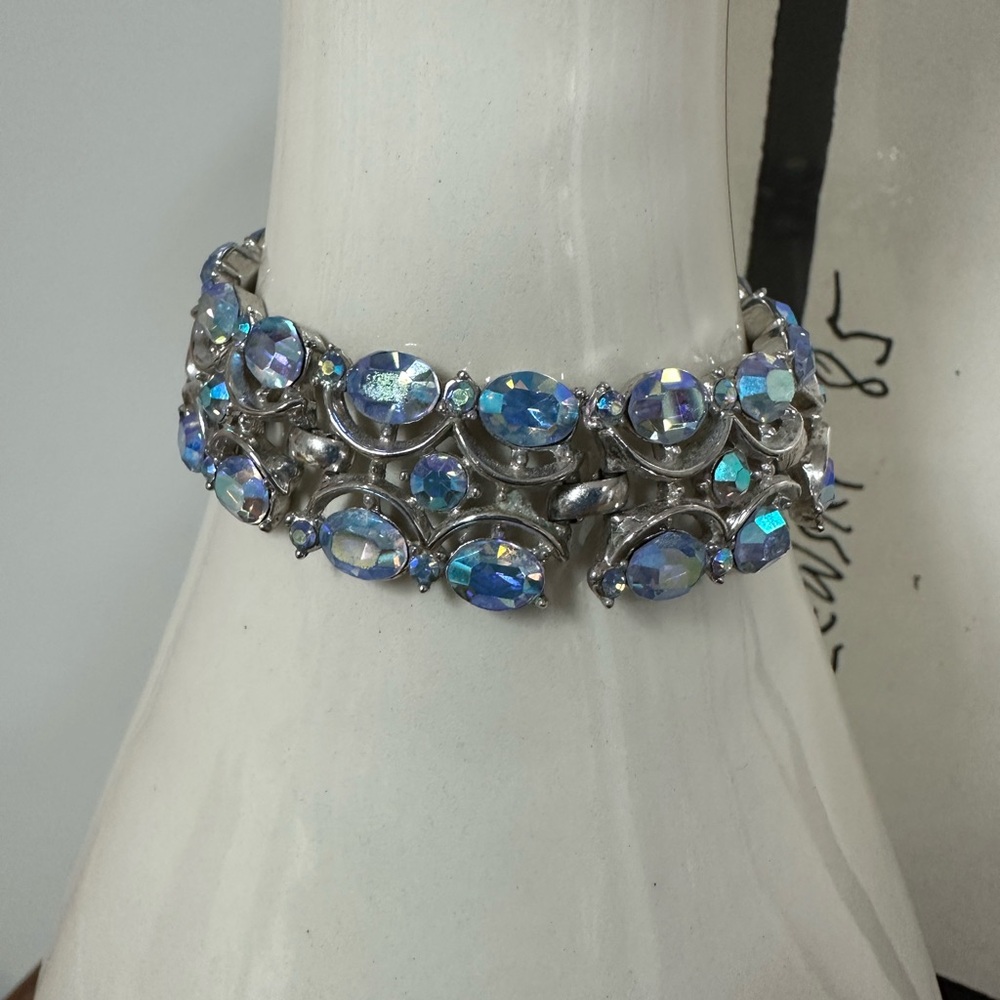 TRIFARI 1950s GREAT BLUE AURORA STONES BRACELET - SILVER TONE - Picture 2 of 10